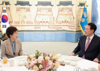 President Yoon Suk Yeol and Former President Park Geun-Hye Forge Ongoing Dialogue in Recent Luncheon