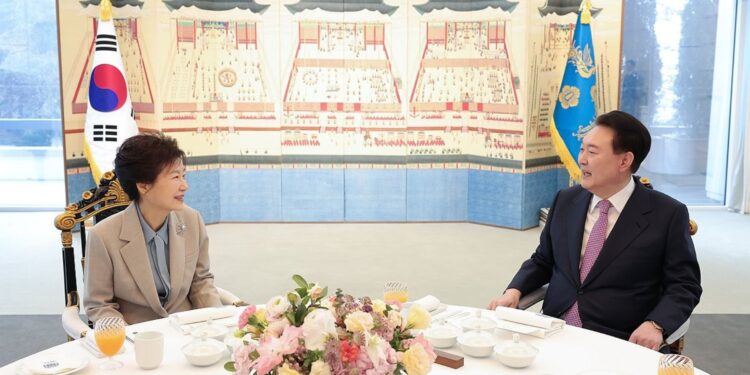 President Yoon Suk Yeol and Former President Park Geun-Hye Forge Ongoing Dialogue in Recent Luncheon