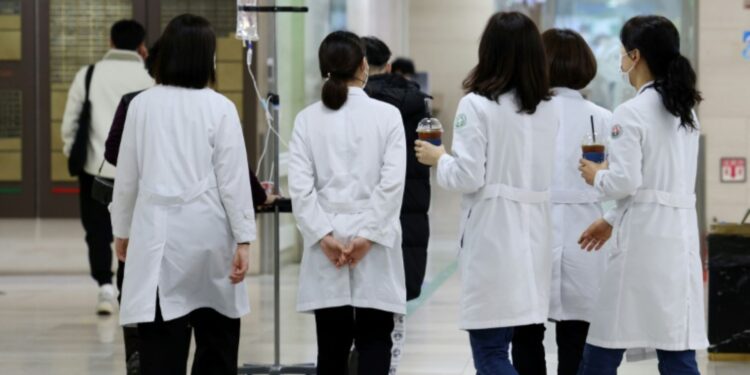 Government Mandates Return of Trainee Doctors Amid Healthcare Reform Protests