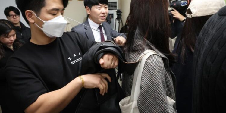 Russian Nationals Receive Suspended Sentences for Seoul Subway Pickpocketing