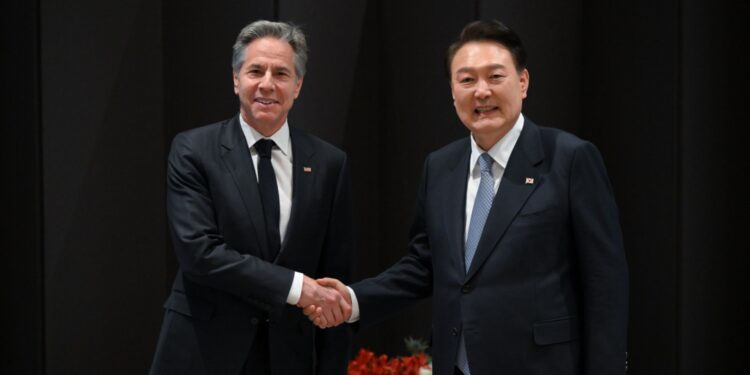 US Secretary of State Advocates for Democratic Tech Advances at Seoul Summit