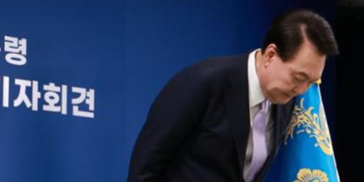 Yoon Suk Yeol Apologizes for First Lady’s Controversies, Vows Better Oversight