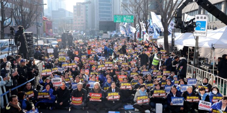 Mass Protests Erupt in Seoul as South Korea Awaits Yoon’s Impeachment Verdict